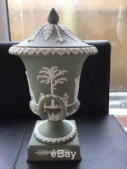 Wedgwood Green jasperware Campana twin handled vase in excellent condition