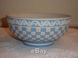 Wedgwood Jasper Ware 3-colour (yellowithblue/white) diced footed bowl