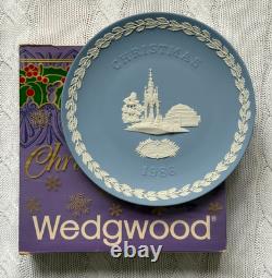 Wedgwood Jasperware Christmas Plates Complete 20-Year Set 1969-1988, England