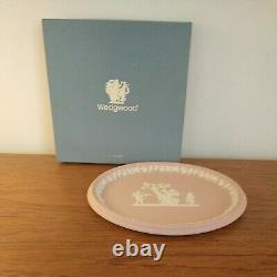 Wedgwood Jasperware Cupid and Psyche White On Pink oval Tray (J9900 2697)