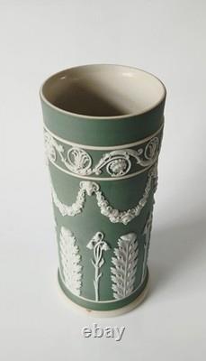 Wedgwood Jasperware Green White Dip Acanthus & Bellflowers Spill Vase 5 3/4 Inch