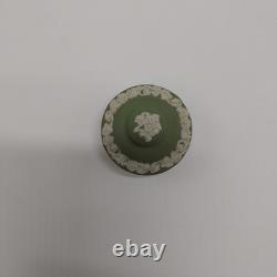 Wedgwood Jasperware Sage Green & White Neo-Classical Relief Pattern Tea Caddy 6