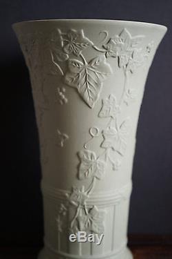 Wedgwood Jasperware Vintage RARE Green 9 1/2 TALL Large Vase MINT! IVY LEAVES