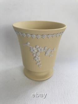 Wedgwood Jasperware Yellow Primrose Pattern trumpet vase 10cm tall