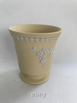 Wedgwood Jasperware Yellow Primrose Pattern trumpet vase 10cm tall