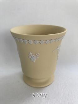 Wedgwood Jasperware Yellow Primrose Pattern trumpet vase 10cm tall