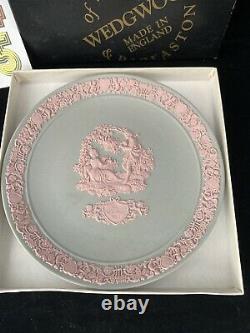Wedgwood Jasperware valentine plates Pink On Gray With Box