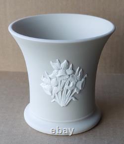 Wedgwood LIGHT TAUPE BROWN Jasperware DAFFODIL Floral Vase STUNNING
