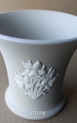 Wedgwood LIGHT TAUPE BROWN Jasperware DAFFODIL Vase STUNNING