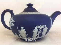 Wedgwood Royal Dark Blue Jasperware Tea Pot 5 H 8 W White Inside