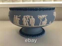 Wedgwood Tri-coloured Jasperware pedestal bowl in excellent condition