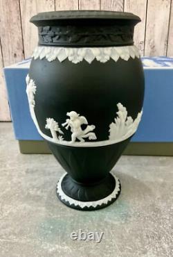Wedgwood White On Black Jasper Jasperware Large Bountiful Vase Rare Boxed