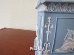 Wedgwood blue jasperware 18th Century Bulb Pot