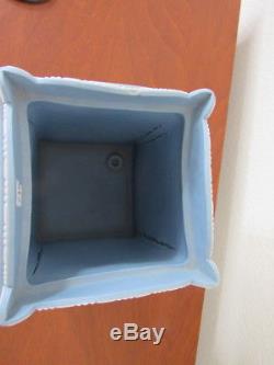 Wedgwood blue jasperware 18th Century Bulb Pot