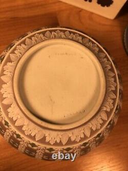 Wedgwood diced lilac tricolor jasperware bowl 19th century