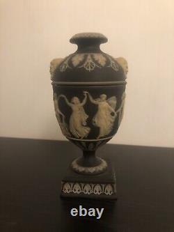 Wedgwood jasperware urn vase 19th century