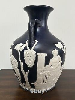 Wedgwood portland Vase Full Size 19th Century Jasperware Portland Vase 26cm