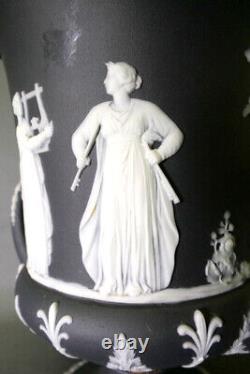Wedgwood, set of 2x Portland vase, 1x crater vase black + white jasperware 19th century 25 cm