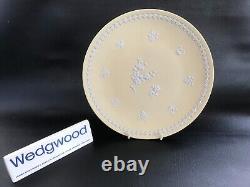 Wedgwood yellow jasperware Primrose pattern plate in excellent condition