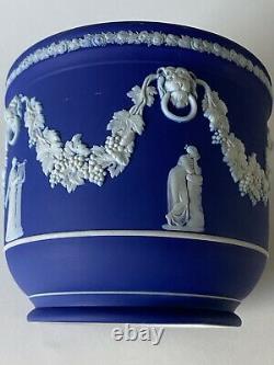 19ème Siècle Wedgwood Jasperware Planter Cache Pot Blanc Sur Le Cobalt / Bleu Foncé