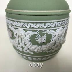 19ème Siècle Wedgwood Tri Color Jasperware Green White Lilac Cameo Covered Bowl