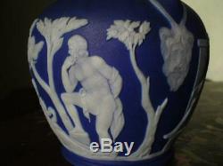 19ème Siècle Wedgwood Vase Bleu Jasperware'portland ' 13cm