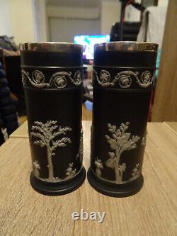 2 X 1921 Noir Wedgwood Jasperware Porte-déversements / Vases Argent Sterling Rims