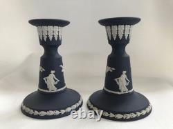2 bougeoirs Wedgwood Portland Blue Jasperware en excellent état