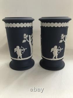 2 petits vases à bouquets Wedgwood en jaspe bleu Portland en excellent état