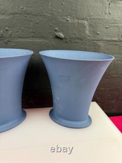 2 x Vase en porcelaine Jasper Wedgwood bleu Portland 9,75 pouces de haut extra large 9,5 paire