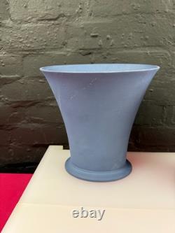 2 x Vase en porcelaine Jasper Wedgwood bleu Portland 9,75 pouces de haut extra large 9,5 paire
