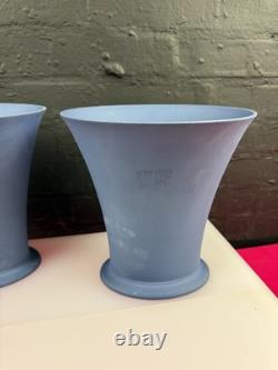 2 x Vase en porcelaine Jasper Wedgwood bleu Portland 9,75 pouces de haut extra large 9,5 paire