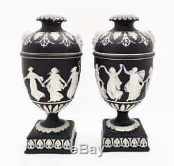 2x Wedgwood Jasperware Basalte Dancing Heures Urnes 19ème Siècle A / F