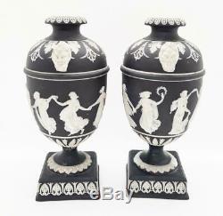 2x Wedgwood Jasperware Basalte Dancing Heures Urnes 19ème Siècle A / F