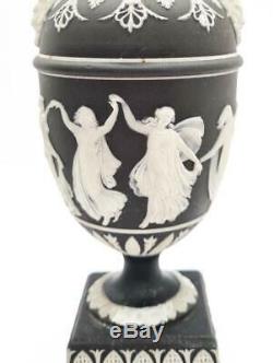 2x Wedgwood Jasperware Basalte Dancing Heures Urnes 19ème Siècle A / F