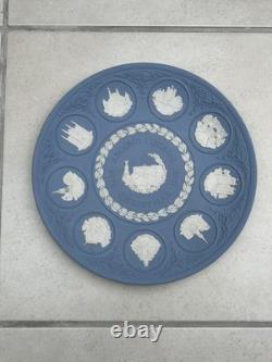 4 Assiettes de Noël Wedgwood Jasperware 'Dixième Anniversaire/Décennie' dans leur boîte