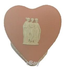 40% Rare Wedgwood Rose Jasperware Trois Nympths Coeur Couvert Trinket Box