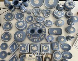 51 x Assiettes Vintage en Jasperware Wedgwood Bleu Clair Cloche, Boîtes, Grande Collection