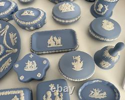 51 x Assiettes Vintage en Jasperware Wedgwood Bleu Clair Cloche, Boîtes, Grande Collection