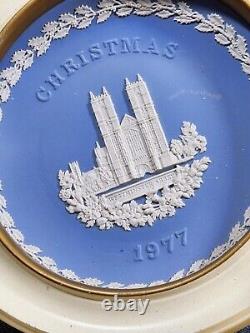 9 Assiettes de Noël Vintage en Jasperware WEDGWOOD Bleu Hampton Court Angleterre