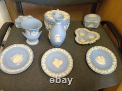 9 VASE, ASSIETTES, PLAT ENFERMÉ, BOÎTES À BIJOUX WEDGEWOOD Jasperware BLEU COLLECTEURS
