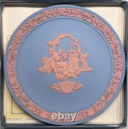 ASSIETTE WEDGWOOD Jasperware VALENTIN 1987 en Rose sur Bleu, Certificat d'Authenticité, Édition Limitée, Boîtier