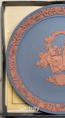 ASSIETTE WEDGWOOD Jasperware VALENTIN 1987 en Rose sur Bleu, Certificat d'Authenticité, Édition Limitée, Boîtier