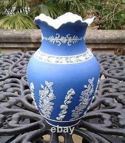 Ancien Wedgwood Bleu Jasperware Porcelaine Vase Art Nouveau Floral Décoration