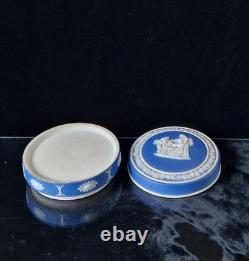 Ancien pot à patch / boîte à poudre Wedgwood en jasperware bleu cobalt néoclassique
