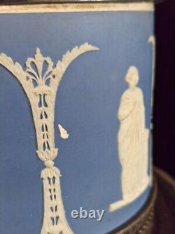 Ancien vase à biscuits à pied en argent et en jaspe Wedgwood avec des figures classiques