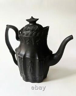 Antique Anglais Basalte Noir Égyptien Jasperware Porcelain Coffee Pot C. 1800