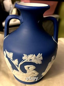 Antique C1850 Wedgwood Dark Blue Dip Jasperware 7.25 Portland Vase Rare NICE<br/>   <br/> Antique C1850 Wedgwood Dark Blue Dip Jasperware 7.25 Portland Vase Rare NICE