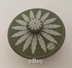 Antique Rare C. 1895 Vert Jasperware Wedgwood Pichet Pichet Acanthe Leaf Couvercle