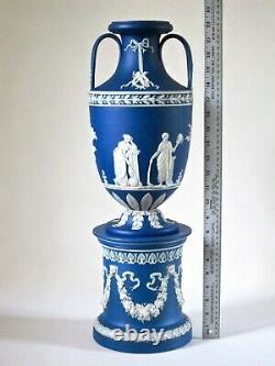 Antique Wedgwood 23 Cobalt Blue Dip Jasperware Urn & Pédestal, Fin-1800's